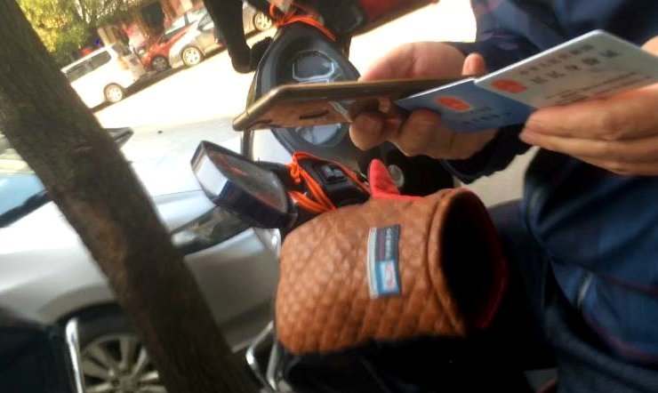 消费信贷：用户借贷与商家策略的博弈